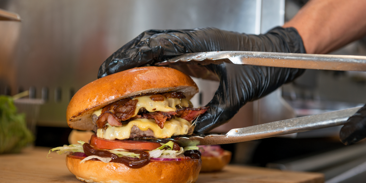 Home B: Donde la pasión por las hamburguesas se encuentra con la excelencia culinaria